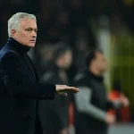Mourinho_dan_Galatasaray_a_kart_gondermesi_ve_derb_1739737259