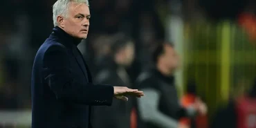 Mourinho_dan_Galatasaray_a_kart_gondermesi_ve_derb_1739737259